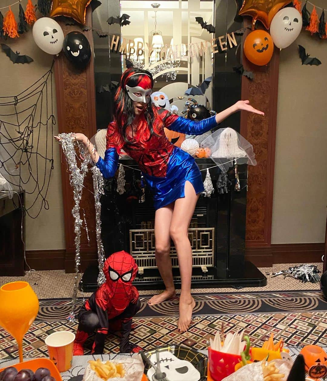 ヨンアさんのインスタグラム写真 - (ヨンアInstagram)「今週は　#halloween 🕷🕸 ヨンズは　何になる？ 私と息子のハロウィン🎃見てください👻 #ヨンアTV #youtube」10月26日 20時21分 - youn1029