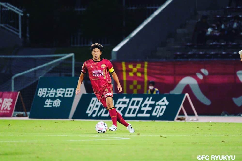 上里一将のインスタグラム：「・ 2020/10/25 #FC琉球 #京都サンガFC #タピック県総ひやごんスタジアム #琉球スタイル #ブレずに継続 #継続は力なり #応援有難うございました🙇‍♂️」