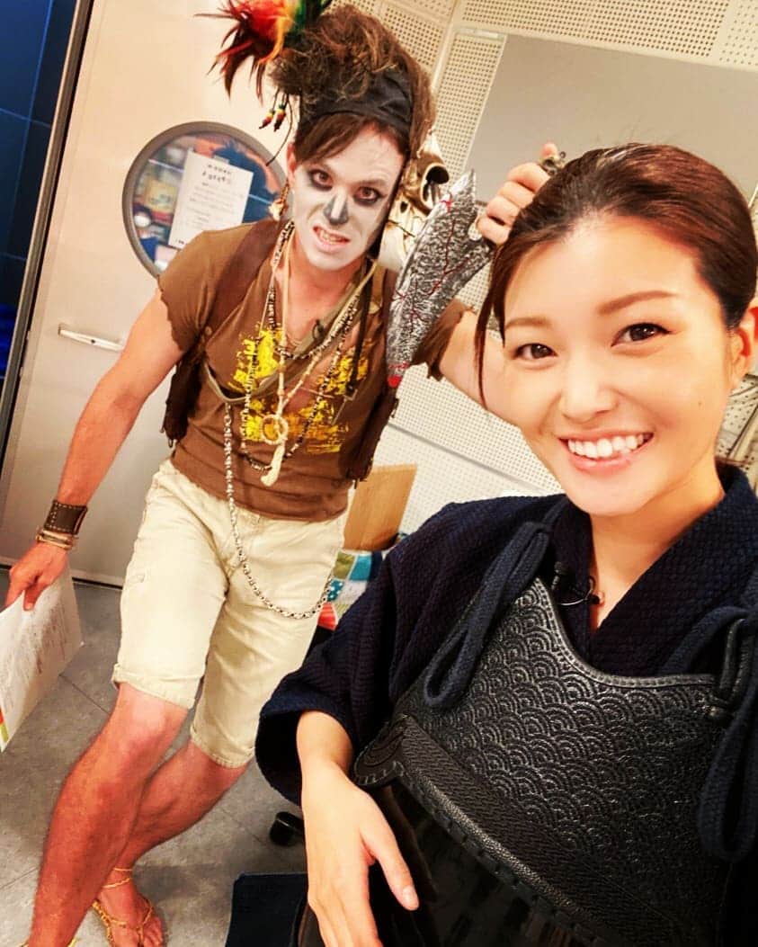 のインスタグラム：「あさみ姉ちゃんと久々の共演！ @taguruyoru.kbc のハロウィンパーティーに呼んでいただいた！ 10月29日（木曜日） 深夜００：４５〜KBCで放送！ 本場アメリカのハロウィンについて教えますよ！見てね！ #タグルヨル　#kbc」