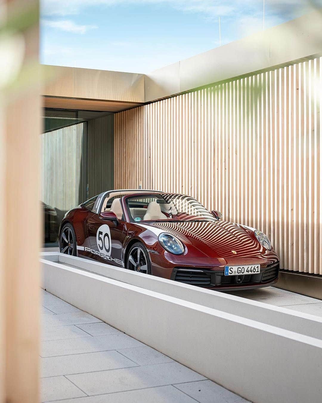 Porscheさんのインスタグラム写真 - (PorscheInstagram)「Timeless design meets contemporary interpretation. The unmistakable silhouette of the 911 has been catching approving eyes since 1963, and still shapes the DNA of new icons of cool today.   #PorscheExclusiveManufaktur __ 911 Targa 4S Heritage Design Edition: Fuel consumption combined: 10,3 - 9,9 l/100 km; CO2 emissions combined: 235 - 227 g/km  I https://porsche.click/DAT-Leitfaden I Status: 10/2020」10月26日 20時40分 - porsche