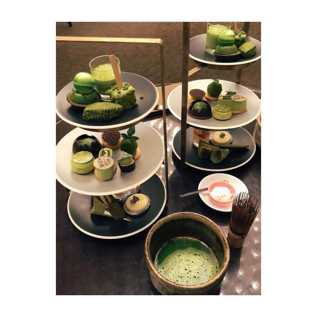 荒井レイラのインスタグラム：「ずっと見てられる🥺🤤♡﻿ ﻿ #アフタヌーンティー﻿ #抹茶 #抹茶スウィーツ」