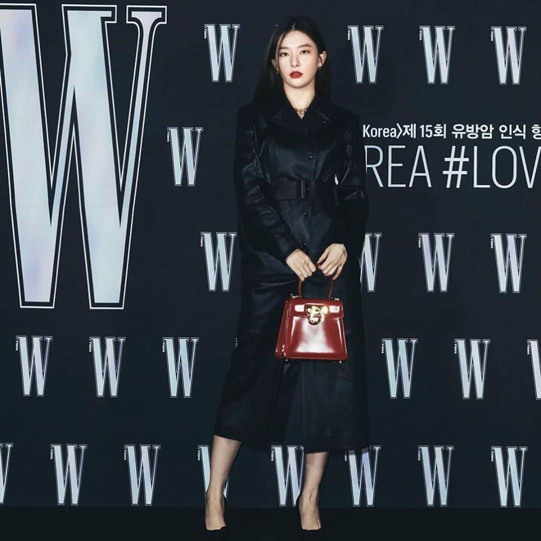 スルギさんのインスタグラム写真 - (スルギInstagram)「SEULGI - attending the breast cancer awareness campaign 'LOVE YOUR W' @hi_sseulgi @redvelvet.smtown」10月26日 20時48分 - kristiandawal29