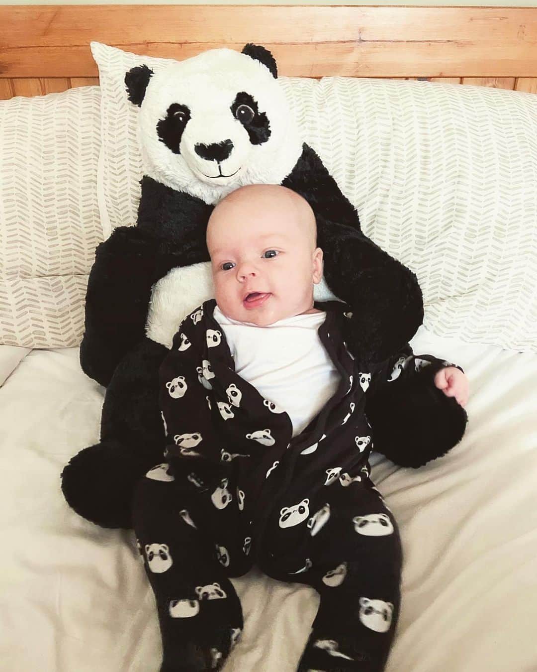 アダム・ピーティさんのインスタグラム写真 - (アダム・ピーティInstagram)「Damn son stop growing so fast 🐼 ...yes he loves pandas」10月26日 20時43分 - adam_peaty