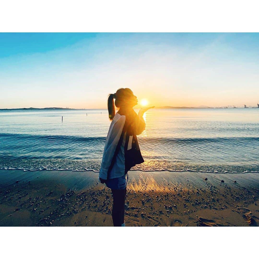 千田愛紗さんのインスタグラム写真 - (千田愛紗Instagram)「金門 Day5  美麗的夕陽讓我親祢一下😘 聽著海浪聲音 好放鬆 耳朵好舒服~」10月26日 20時44分 - aisa1108