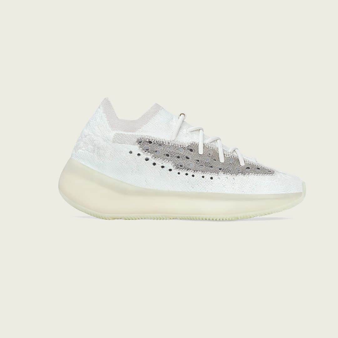 のインスタグラム：「YEEZY BOOST 380 CALCITE GLOW. AVAILABLE GLOBALLY OCTOBER 31 AT ADIDAS.COM/YEEZY AND ON THE ADIDAS APP IN SELECT COUNTRIES.​」