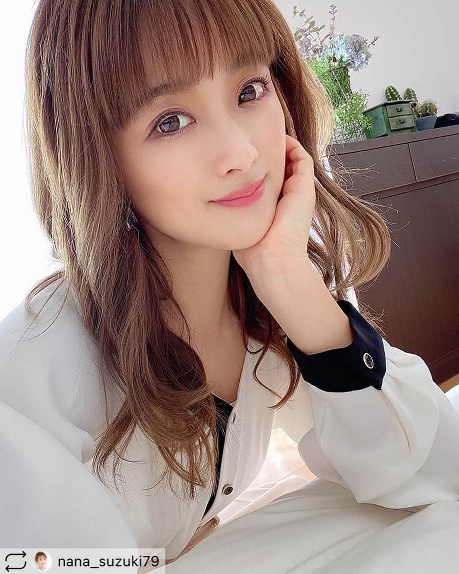 青木大輔のインスタグラム：「奈々ちゃん @nana_suzuki79  前髪カットとケラスターゼの 新トリートメント 『𝐾 𝑊𝐴𝑇𝐸𝑅』で髪なめらか〜 … 奈々ちゃんもメンテナンスちゃんと来てくれます！ なので髪もキレイ👍🏽👍🏽 ロングになって、なんだか大人っぽなったよね〜 … #鈴木奈々 #ロングヘア #前髪 #トリートメント #kwater #ケラスターゼ #daisukeaoki #tiechel #青木ダイスケ」