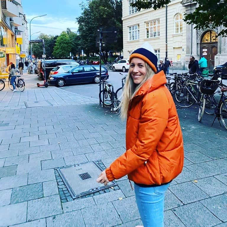 Verena Faisstさんのインスタグラム写真 - (Verena FaisstInstagram)「Happy new week 🧡🍁  #newweek #newgoals #whoopwhoop #autumnvibes #dieschweersaufemweg」10月26日 21時15分 - vereni2205