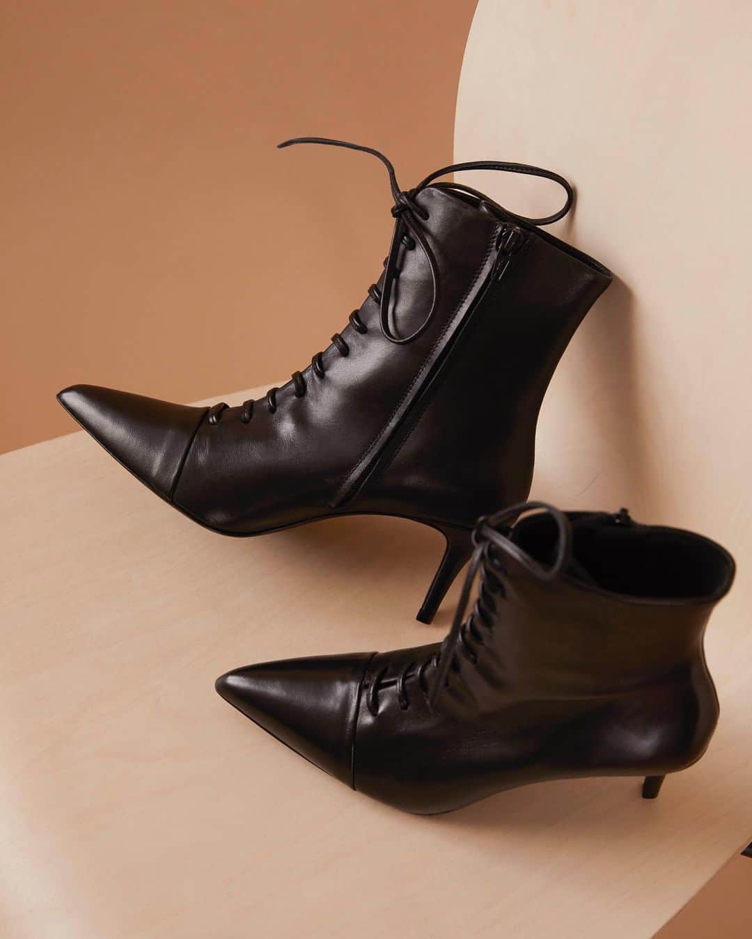 のインスタグラム：「Must be the season of the witch, especially with these Iris & ink boots 🖤  Shop all your favorite #Iris&Ink looks, just visit #linkinbio」