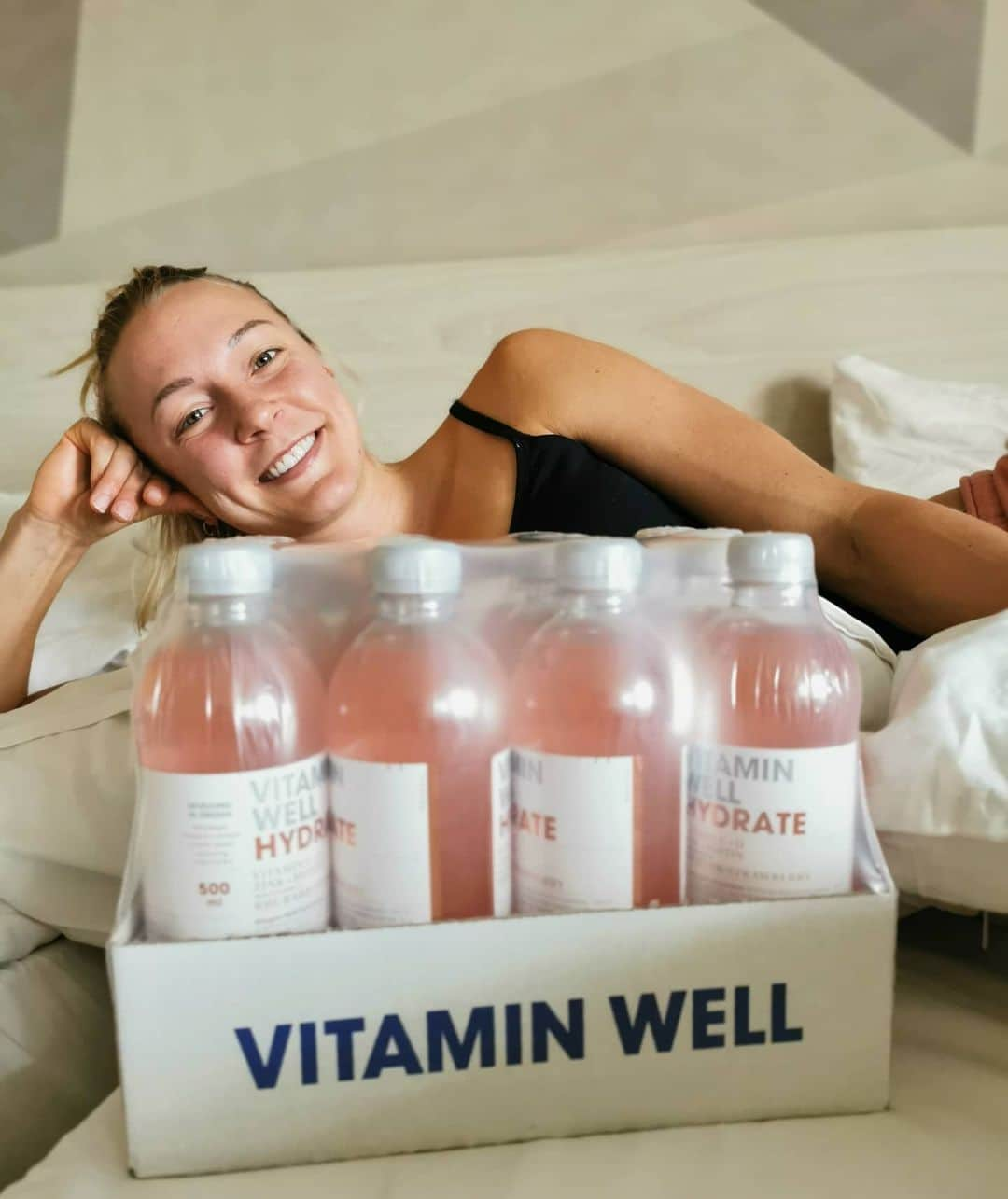 サラ・ショーストレムさんのインスタグラム写真 - (サラ・ショーストレムInstagram)「Got a delivery from @vitaminwellsverige on day 15 in the Iswimleage bubble 🤤❤🙏🏼」10月26日 21時09分 - sarahsjostrom