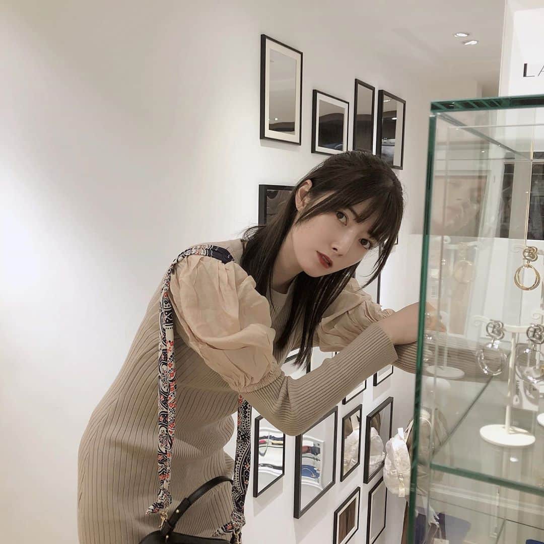 日下部美愛のインスタグラム：「お姉さんぽい？  #LANVIN #lanvinenbleu  #photo #japan #model #me #hair #fashion #fashionblogger #makeup #selfie #followme #instagood #camera #instadaily #dailylook #한국 #맞팔 #사진 #데일리 #데일리룩 #인스타사진 #인스타그램 #일본인 #패션」