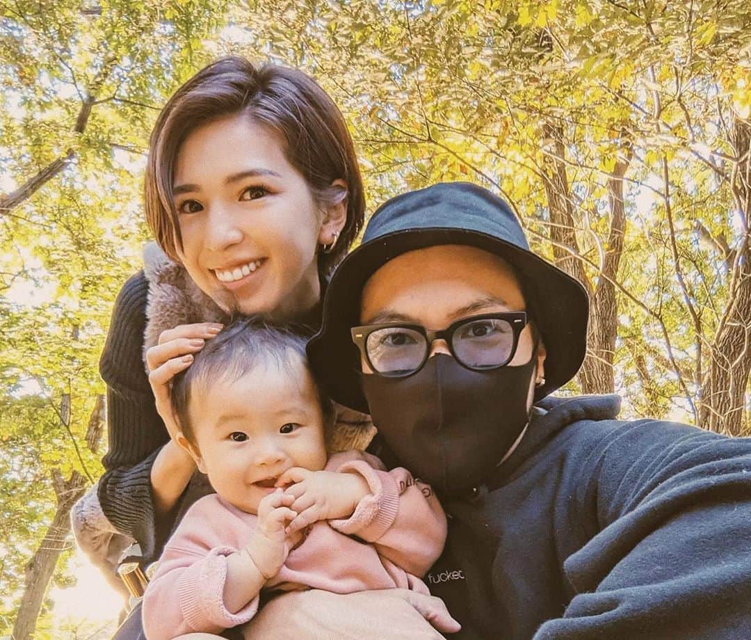 来夏のインスタグラム：「#🍃 秋だね〜🍁 もっぱらお出かけは公園🐛 #family #生後10ヶ月」