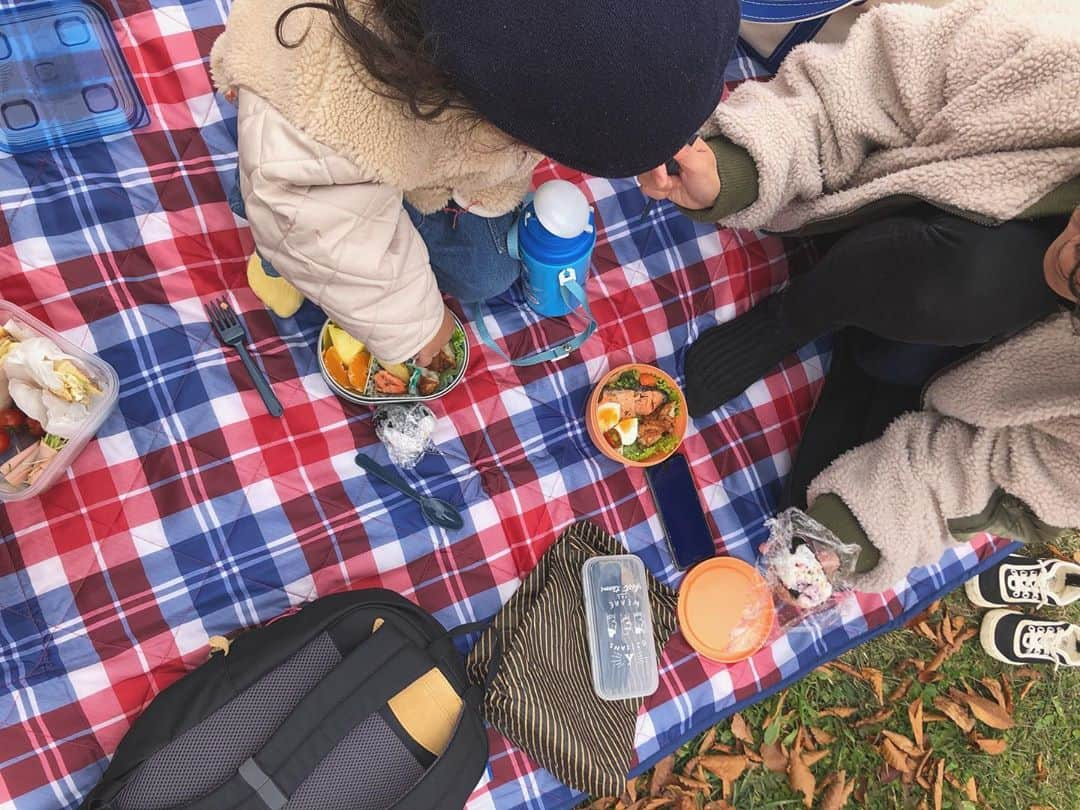 冨田せなさんのインスタグラム写真 - (冨田せなInstagram)「念願のピクニック🥪🍁 3.4.5枚目はちっちゃいカメラマンが撮ってくれた写真📷 . そしてこのColumbiaのオーバーオールめちゃくちゃいい✌🏽 . #紅葉 #ピクニック #ちっちゃいカメラマン #columbia #コロンビア」10月26日 21時12分 - sena_tomita