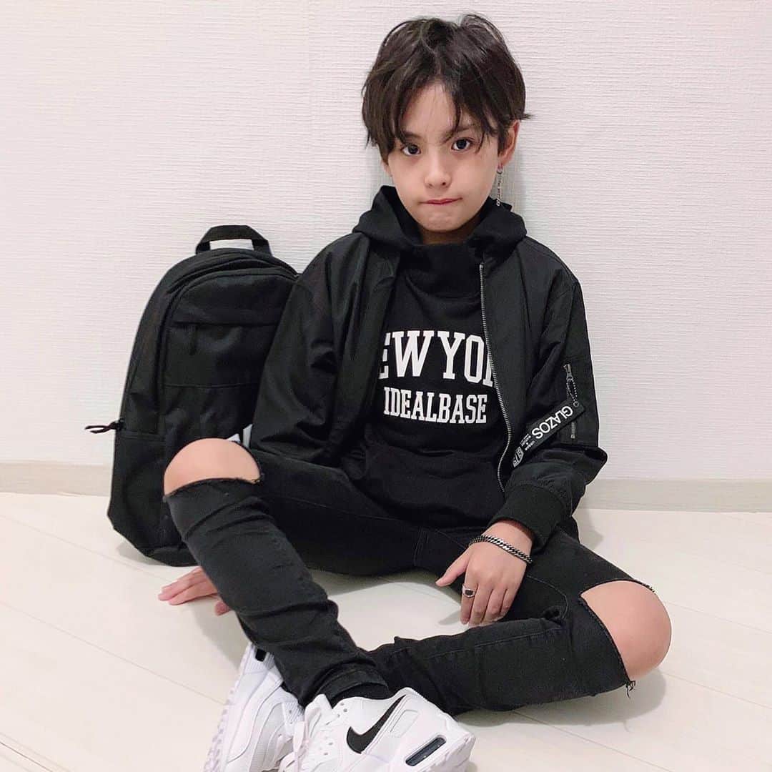 GLAZOSのインスタグラム：「pick up items!!! . . @mary_minafy 様 . 👑ミニ裏毛NEWYORKロゴフードトレーナー　. 👑MA-1ジャケット. . . @r.y.623 様 . 👑裏毛ドロップショルダートレーナー. . . #repost #ありがとうございます 😊 . . #glazos #kidsfashion #kids #kidsootd #kids #kidscoordinate #男の子 #子供服 #兄弟コーデ #おそろいコーデ #tシャツ #wear #小学生男子 #小学生 #ジュニア服 #秋服 #秋服コーデ #チノパンツ #中学生コーデ #トレーナー #シンプルコーデ #ドロップショルダー #フードトレーナー」