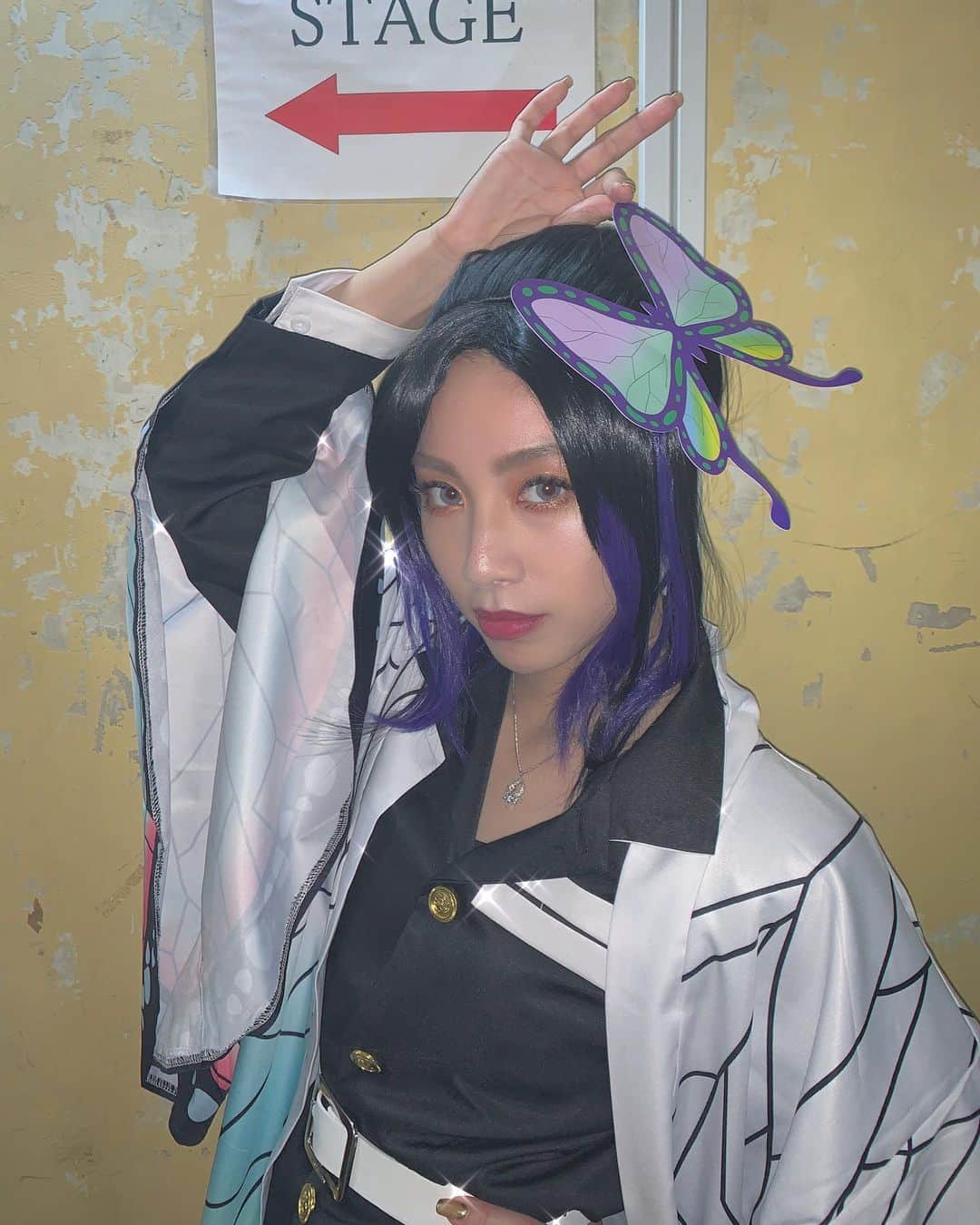 honoka のインスタグラム：「蟲の呼吸・蝶の舞・戯れ🦋✨ 昨日のオンラインライブのアフタートークで ハロウィンも近いということで、、 鬼滅の刃コスプレしました。笑 胡蝶しのぶさんです。 しっかり流行りに乗ってます。 はやく映画みたい。  #鬼滅の刃 #胡蝶しのぶ #ハロウィン」
