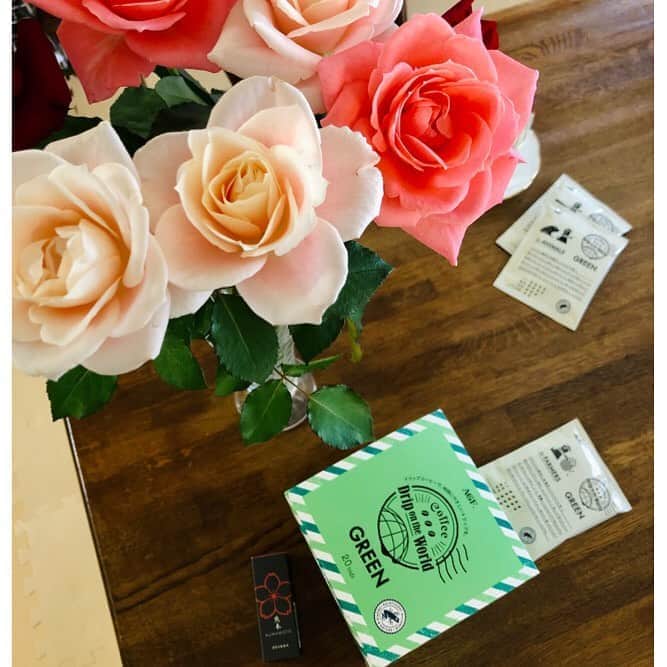 世手子さんのインスタグラム写真 - (世手子Instagram)「Spent the afternoon enjoying skin care☕️✨ Thanks to the power of Kumamoto🐴🐎 Earth-friendly coffee is delicious🌏⭐️ @kumamoto_junma で たっぷり保湿（＾ν＾） 肌のハリが違う(о´∀`о) 熊本の力で冬の乾燥対策もバッチリ(´∀｀*) 今なら65％OFFの限定キャンペーンやってるよ(*☻-☻*) #潤馬 で素敵な午後でした)^o^( #潤馬化粧養油 の濃厚な #馬油 で #シワ 作らないぞ(*≧∀≦*) そんな午後は @lohaco.jp  #LOHACO で楽しんだよ(´∀｀*) #ドリップオンザワールド は #地球に優しい #コーヒー (^_^*) #ロハコ で気持ちいいね(^_^*) #LOHACO先行発売 だよ(๑╹ω╹๑ ) コーヒー豆から包材まで、環境にやさしいコーヒー(●´ω｀●) 素敵な午後になりました(*^_^*) #コーヒー #ドリップコーヒー #コーヒーのある暮らし #おうちカフェ #monipla #lohaco_fan @royalcopenhagen  #royalcopenhagen  #ロイヤルコペンハーゲン  #royalcopenhagenlove」10月26日 21時22分 - rojide