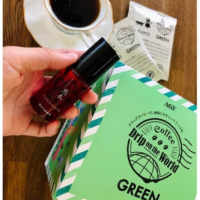 世手子さんのインスタグラム写真 - (世手子Instagram)「Spent the afternoon enjoying skin care☕️✨ Thanks to the power of Kumamoto🐴🐎 Earth-friendly coffee is delicious🌏⭐️ @kumamoto_junma で たっぷり保湿（＾ν＾） 肌のハリが違う(о´∀`о) 熊本の力で冬の乾燥対策もバッチリ(´∀｀*) 今なら65％OFFの限定キャンペーンやってるよ(*☻-☻*) #潤馬 で素敵な午後でした)^o^( #潤馬化粧養油 の濃厚な #馬油 で #シワ 作らないぞ(*≧∀≦*) そんな午後は @lohaco.jp  #LOHACO で楽しんだよ(´∀｀*) #ドリップオンザワールド は #地球に優しい #コーヒー (^_^*) #ロハコ で気持ちいいね(^_^*) #LOHACO先行発売 だよ(๑╹ω╹๑ ) コーヒー豆から包材まで、環境にやさしいコーヒー(●´ω｀●) 素敵な午後になりました(*^_^*) #コーヒー #ドリップコーヒー #コーヒーのある暮らし #おうちカフェ #monipla #lohaco_fan @royalcopenhagen  #royalcopenhagen  #ロイヤルコペンハーゲン  #royalcopenhagenlove」10月26日 21時22分 - rojide