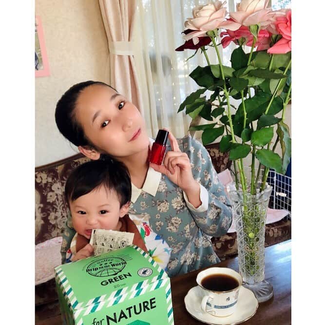 世手子さんのインスタグラム写真 - (世手子Instagram)「Spent the afternoon enjoying skin care☕️✨ Thanks to the power of Kumamoto🐴🐎 Earth-friendly coffee is delicious🌏⭐️ @kumamoto_junma で たっぷり保湿（＾ν＾） 肌のハリが違う(о´∀`о) 熊本の力で冬の乾燥対策もバッチリ(´∀｀*) 今なら65％OFFの限定キャンペーンやってるよ(*☻-☻*) #潤馬 で素敵な午後でした)^o^( #潤馬化粧養油 の濃厚な #馬油 で #シワ 作らないぞ(*≧∀≦*) そんな午後は @lohaco.jp  #LOHACO で楽しんだよ(´∀｀*) #ドリップオンザワールド は #地球に優しい #コーヒー (^_^*) #ロハコ で気持ちいいね(^_^*) #LOHACO先行発売 だよ(๑╹ω╹๑ ) コーヒー豆から包材まで、環境にやさしいコーヒー(●´ω｀●) 素敵な午後になりました(*^_^*) #コーヒー #ドリップコーヒー #コーヒーのある暮らし #おうちカフェ #monipla #lohaco_fan @royalcopenhagen  #royalcopenhagen  #ロイヤルコペンハーゲン  #royalcopenhagenlove」10月26日 21時22分 - rojide