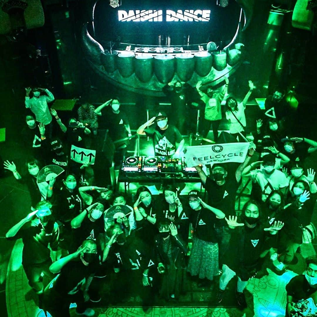 DAISHI DANCEさんのインスタグラム写真 - (DAISHI DANCEInstagram)「2020.10.25.SUN  @kingxmhu #SAPPORO #札幌 #DAISHIDANCE #ダイシダンス feat. #姫神 #DJBOOTH #CDJ3000 #PioneerDJ  #DJ #DJLIFE #LIST33 20:30〜22:45/1:00〜2:45 早い時間からお集まりありがとうございました‼︎ #オフ会 的なフロアセンター360°DJブース👁 かなり楽しくDJ出来たのでまたやりたいです‼︎  (DJの途中22:10からF1決勝がスタートした都市伝説㊙︎)」10月26日 21時22分 - daishidance666