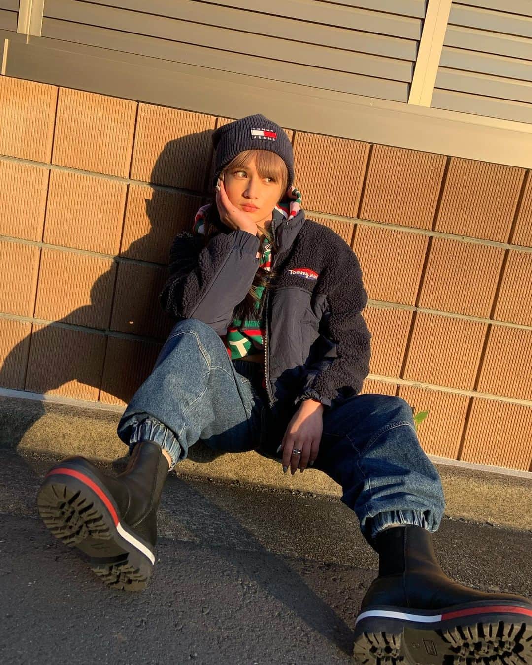 Takiさんのインスタグラム写真 - (TakiInstagram)「Warm and comfy perfect for today’s weather ❤️🤍 きょ　の　outfit ❤️🤍 From head to toes @tommyjeans 🙏🏻 ありがとうございます　❤️🤍 #tommyjeans」10月26日 21時22分 - taki_faky