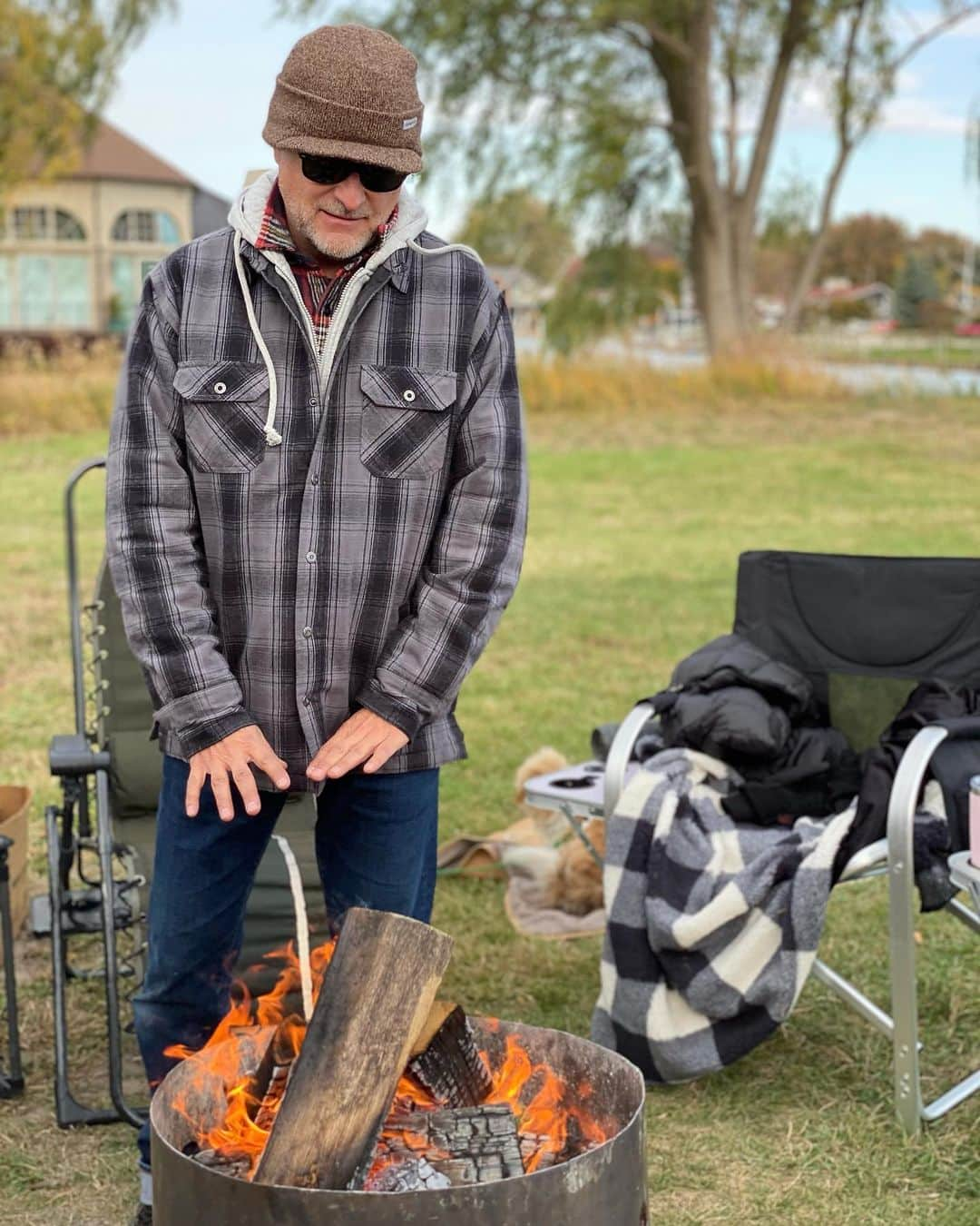 デイブ・クーリエさんのインスタグラム写真 - (デイブ・クーリエInstagram)「I’m all fired up for a great creative week. Working on some exciting new projects.  #cutitout #creativewriting #writer #outdoorsman #greatoutdoors」10月26日 21時31分 - dcoulier