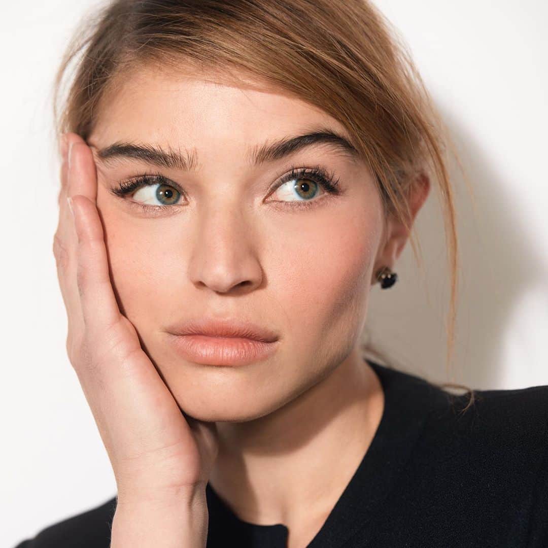 ボビー・ブラウンのインスタグラム：「Because it’s not that complicated to look good. @jonesroadbeauty. Available exclusively at jonesroadbeauty.com.」