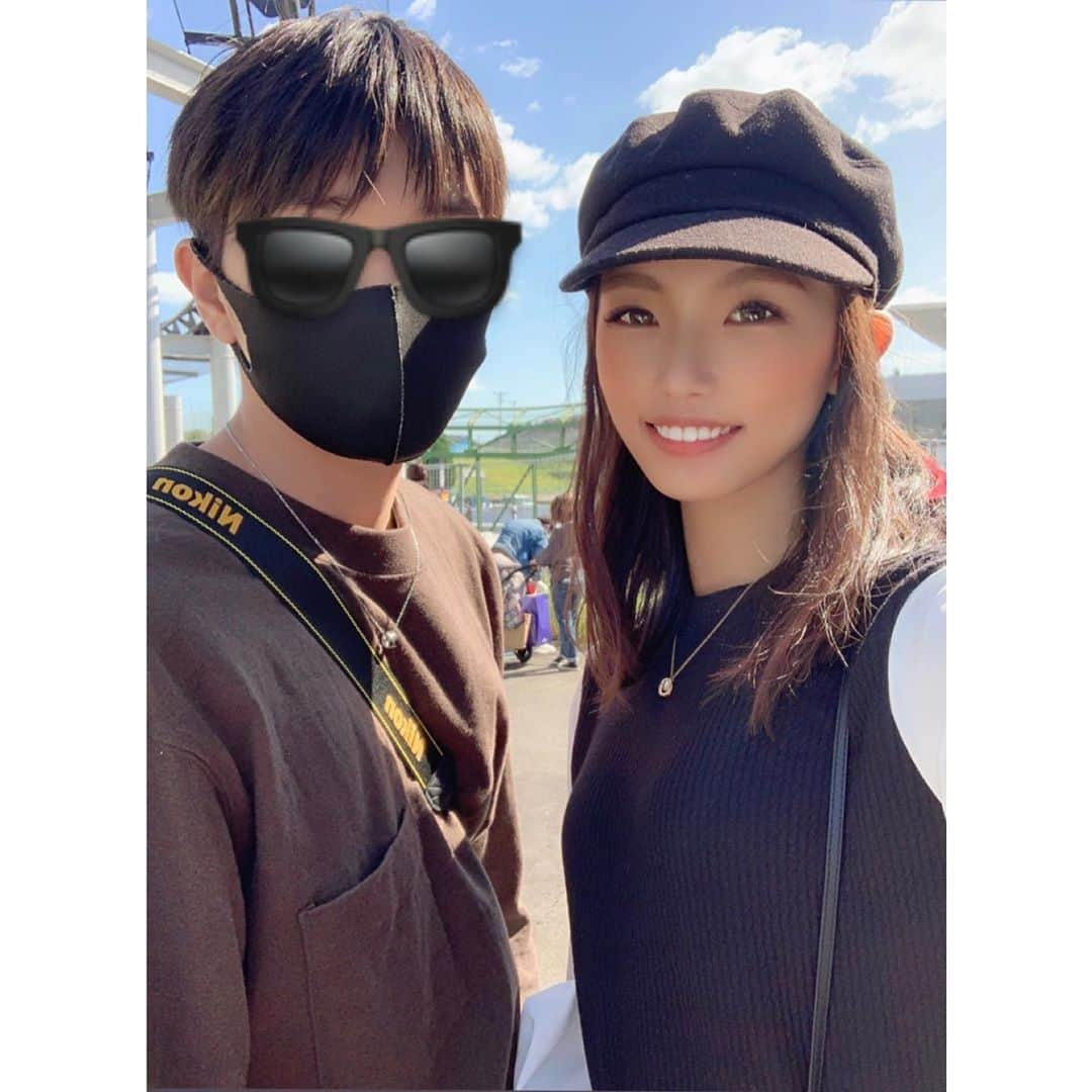 河田玲緒奈さんのインスタグラム写真 - (河田玲緒奈Instagram)「𓇼𓆉𓇼𓆉𓇼 . . お気に入りのトップス ストーリー載せてDM頂いたのですが 通りかかったお店で買って覚えてない😅😖 . . 時計は @danielwellington 🌹 👨🏽に結婚記念日プレゼントで @danielwellington のnecklaceを プレゼントしたよ🎁 . coupon code 【reona】で 15%offになるみたいなので 貼っておきます😌💕💕 . . . #danielwellington #ピンクメッシュ　#ママコーデ #ダニエルウェリントン」10月26日 21時26分 - re0nq_0629