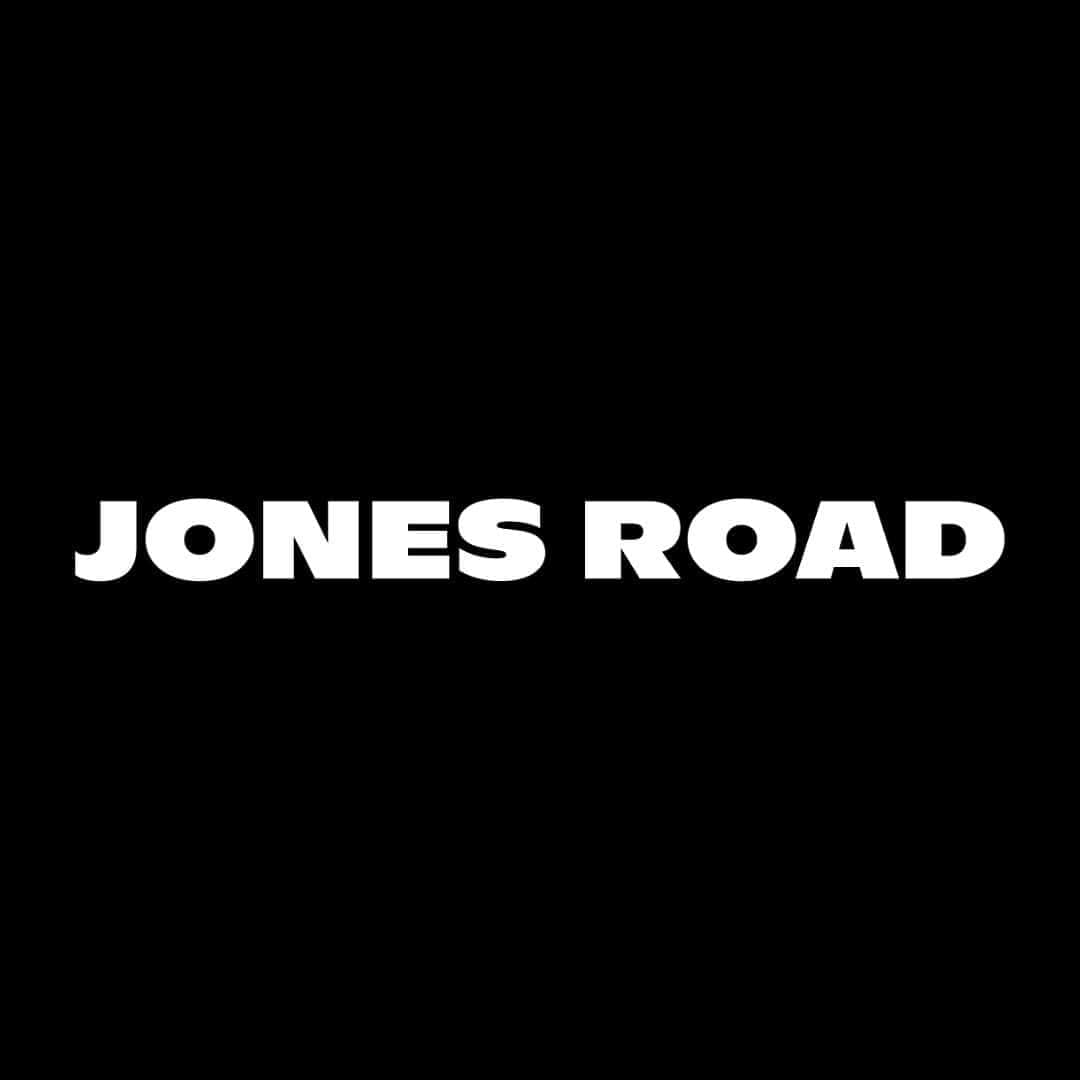 ボビー・ブラウンのインスタグラム：「Meet @jonesroadbeauty. Clean, strategic, high-grade formulations that work on every skin type and tone. Available exclusively at jonesroadbeauty.com. Hope you love.」