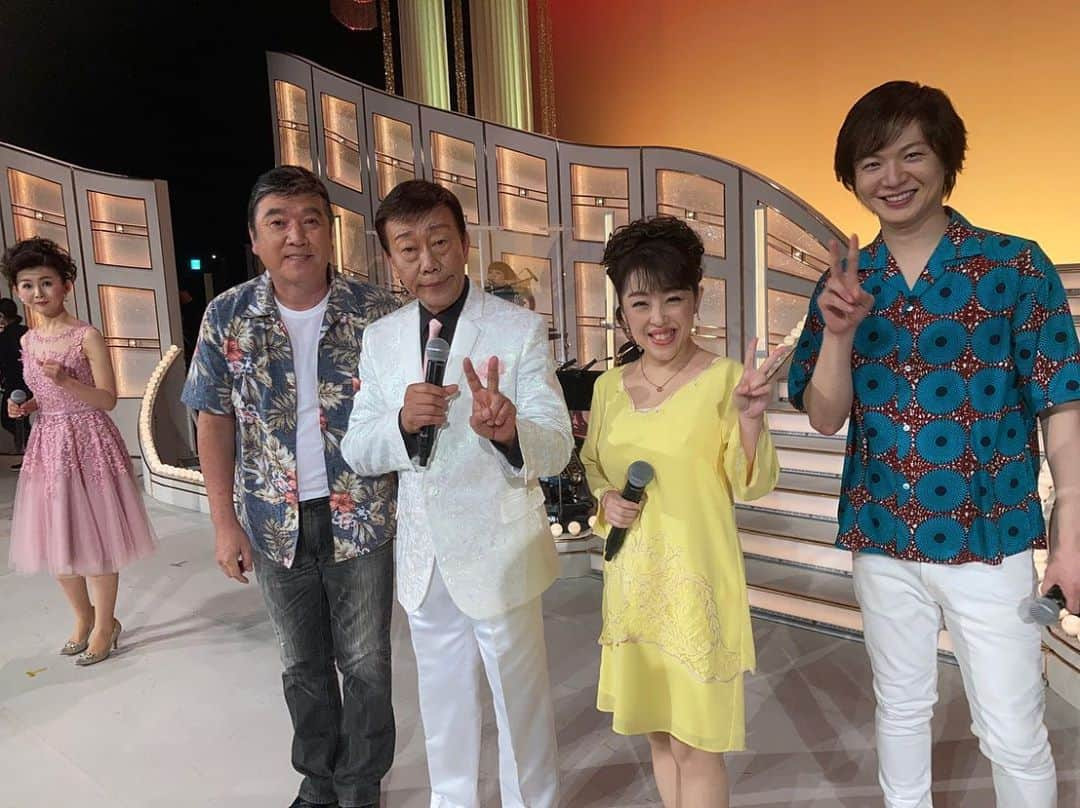 山口ひろみさんのインスタグラム写真 - (山口ひろみInstagram)「昨夜放送の#NHKBSプレミアム 「#新BS日本のうた 」の#収録現場 で撮ったお写真をアップさせていただきます😊 #橋幸夫 先輩を囲んで📸 番組の進行役を務められた同期の#竹島宏 さんと📸 橋幸夫さんの歌に合わせたコーラスでは、お隣で励ましてくださった#秋元順子 さん📸 私が着ている黄色のワンピースを「これ着た方が良いよー❣️」とオススメしてくれた#小桜舞子 さんと📸 舞子ちゃんとは、お着物でも✨ ご一緒させていただきました皆様と、楽しく歌わせていただけて、楽しく踊らせていただけて（笑）→そこかーい🤣 とっても幸せでした❤️ ニコニコ楽しそうな私を、ぜひ再放送でご覧下さいねっ😘 #山口ひろみ #鳳仙花 #和歌山ブルース #歌えて  #踊れて #楽しかった❤️  #幸せ #再放送もぜひご覧ください」10月26日 21時31分 - hiromiyamaguchi_official