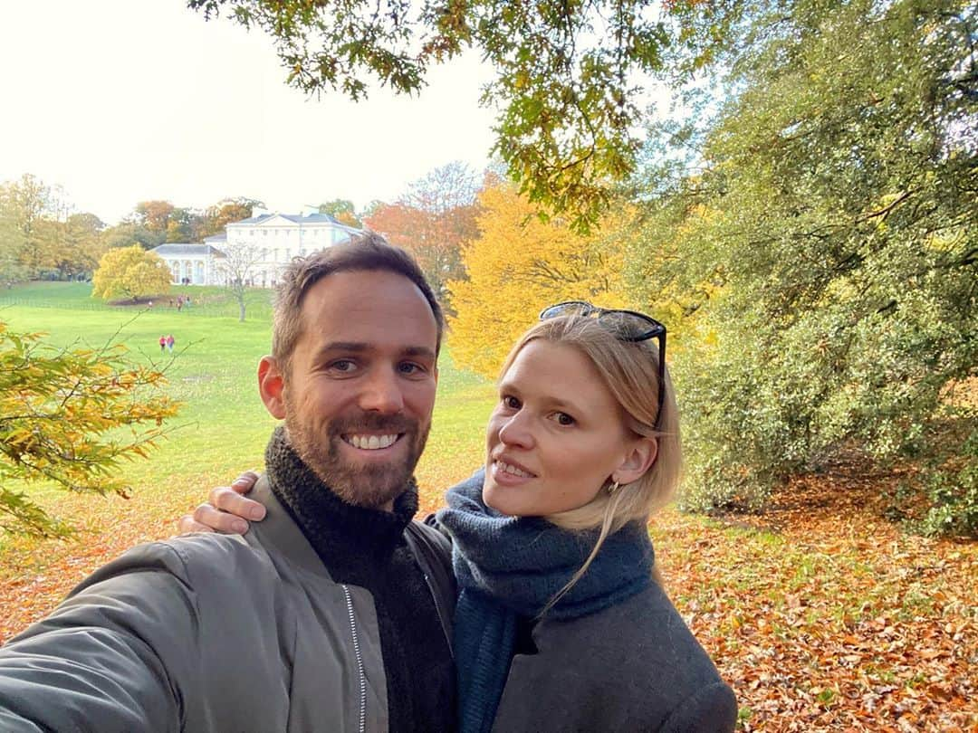 ララ・ストーンさんのインスタグラム写真 - (ララ・ストーンInstagram)「Sunday in the park ❤️」10月26日 21時34分 - lara_stone