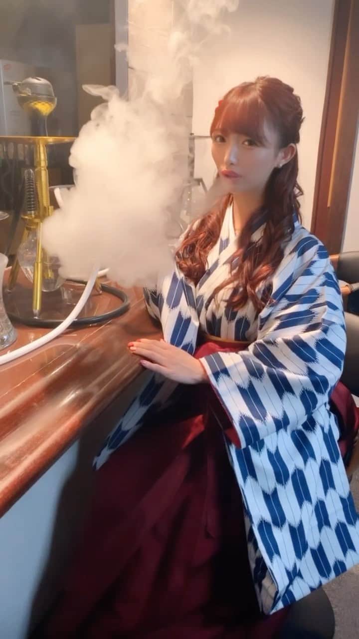 梨乃のインスタグラム：「﻿ ﻿ 銀座に新しくできるシーシャバーの撮影でした🐈💭﻿ ﻿ ﻿ ﻿ 宝塚のはいからさんが通るを観劇したばかりで、袴のお衣装を着させていただき幸せでした😭😭😭﻿ ﻿ ﻿ ﻿ もちろん髪型は、紅緒を意識したハーフアップにしてもらったよ🌸﻿ ﻿ ﻿ ﻿ シーシャと和の雰囲気が素敵で、この世界観に携われた事が嬉しい🐟﻿ ﻿ ﻿ ﻿ ありがとうございました❤️﻿ 一緒だったあみちゃんが可愛くて癒されたよ👶🏻﻿ ﻿ ﻿ ﻿ オープンしたら通います🍾﻿ ﻿ ﻿ ﻿ #銀座 #シーシャ #シーシャバー #はいからさんが通る #袴 #袴ヘア #袴ヘアアレンジ #ハーフアップ #🌸」