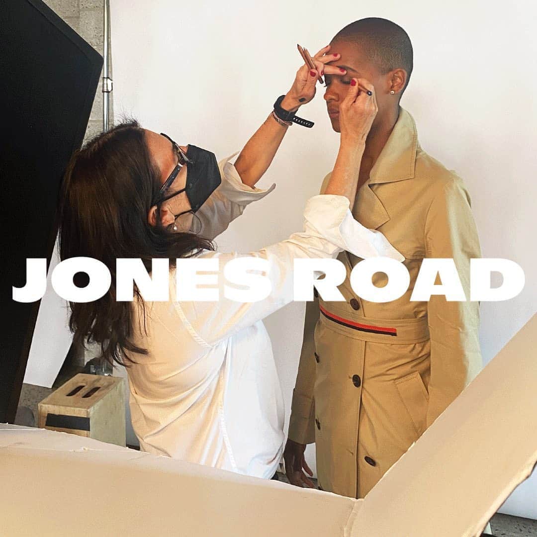 ボビー・ブラウンのインスタグラム：「A lifetime of beauty knowledge, distilled. @jonesroadbeauty. Available exclusively at jonesroadbeauty.com.」