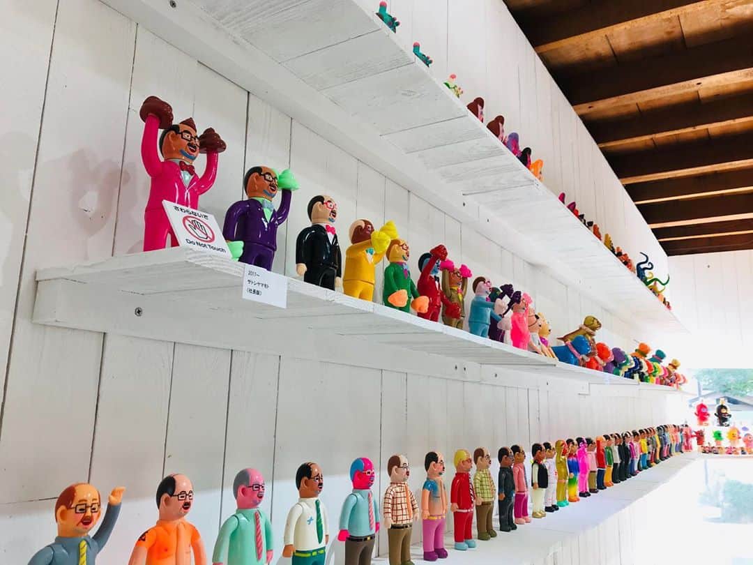デハラユキノリのインスタグラム：「作りすぎた男 too much making sofvi ソフビコレクション展 toytoytoy(香川/仏生山)で11/1まで toytoytoy #dehara #deharayukinori  #satoshiyamamoto  #ishidashouya  #mentakun  #motoyoshinabura」