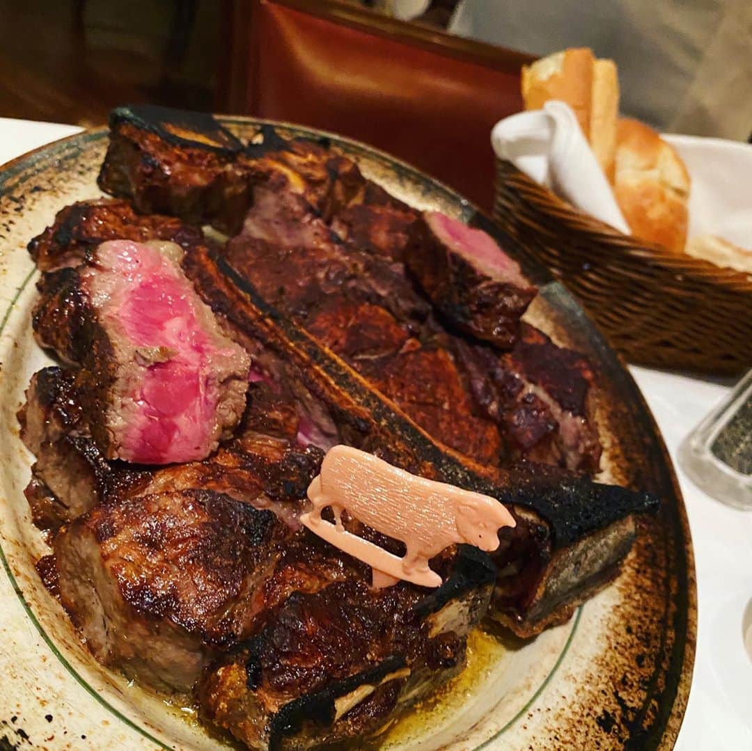 神谷ゆう子さんのインスタグラム写真 - (神谷ゆう子Instagram)「🥩🥩🥩✨  #ウルフギャングステーキハウス  #ステーキ#beefsteak  #ロブスター#🦞 #サーモン #牡蠣#全部最高 #みんな炭酸水で本気 #美味しいものを食べる会  #滞在時間1時間  #満腹満足」10月26日 21時49分 - yuko_kamitani