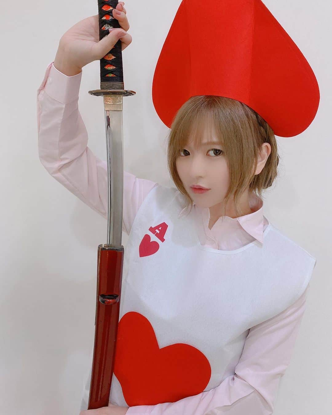 あゆみのインスタグラム：「やたら武器もってました  #あゆくま #happyhalloween  #ハロウィンチェキ」