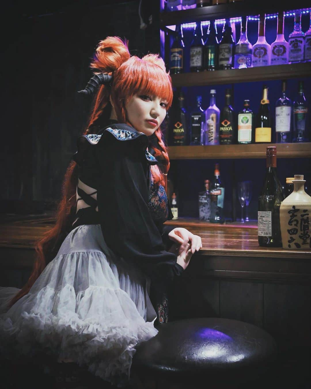 野々原なずなさんのインスタグラム写真 - (野々原なずなInstagram)「BAR🍸 . #創作コスプレ #コスプレ #コスプレ女子 #被写体 #ポートレート #チャイナ #おだんごヘア #お酒好き女子 #ミスid2021 #ミスid #cosplay #cosplaygirl #portraitmodel #photostudio #redhair」10月26日 21時44分 - nonohara_nazuna