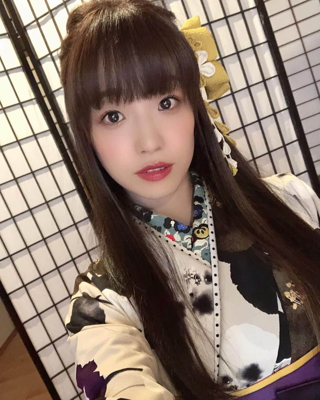 富田麻帆さんのインスタグラム写真 - (富田麻帆Instagram)「#酔狂落語 のビジュアルが解禁になりました.....！！！  久しぶりの袴♡ やっぱり和服っていいですね......！ 普段から着れるような技術が欲しい！ 昔、役で袴を履いてたときに覚えたはずなんですが......すっかり着方を忘れておりました。😅💦  撮影日は、てーちゃんと前後だったので一緒にオフショットが撮れました♡  酔狂落語  日時：11月7日(土) 会場：内幸町ホール 出演：#生田輝　#富田麻帆  スケジュール 14時公演　　生田輝　×　富田麻帆 18時公演　　生田輝　×　富田麻帆  日時：11月8日(日) ※配信&ライブビューイング  <スケジュール>　 19時公演 生田輝　×　富田麻帆  よろしくお願いします！」10月26日 21時55分 - maho_tomita6261