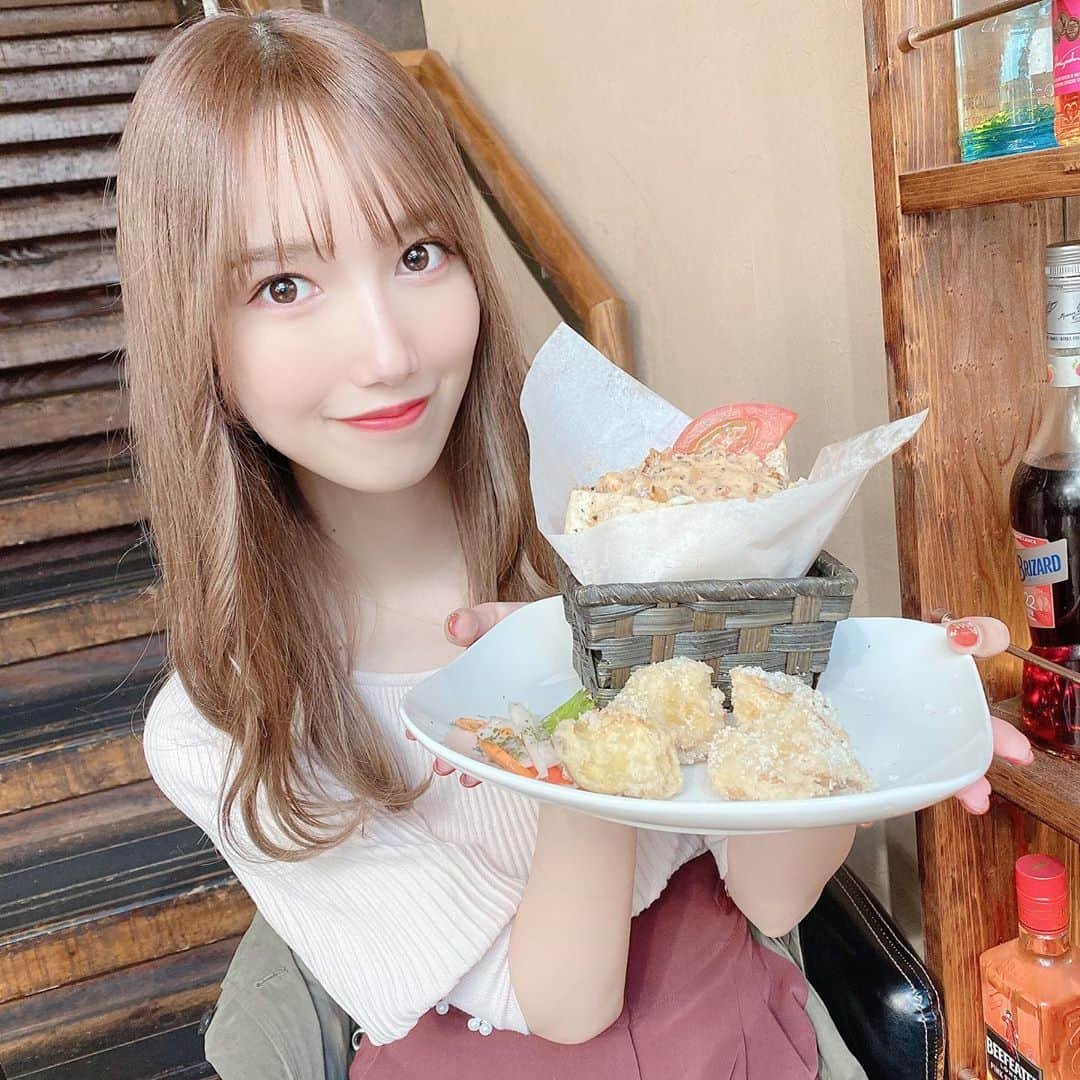 田中菜津美さんのインスタグラム写真 - (田中菜津美Instagram)「しのちゃんとランチした〜🥙❤️ . 2000年生まれ同士☺️ . #大名　#グルグルチキン　#ケバブ」10月26日 21時55分 - natsumitanaka_0810