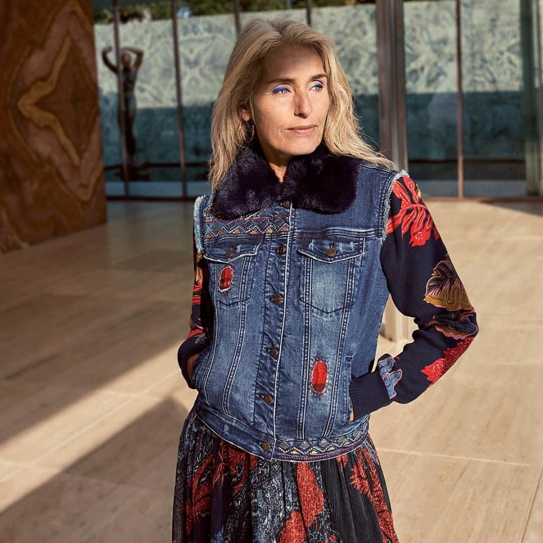 デシグアルのインスタグラム：「Jeans + tricot + faux faur, aka: laCross #Jacket.  Unique and versatile. A cross of styles, fabrics and plans for the entire season.」