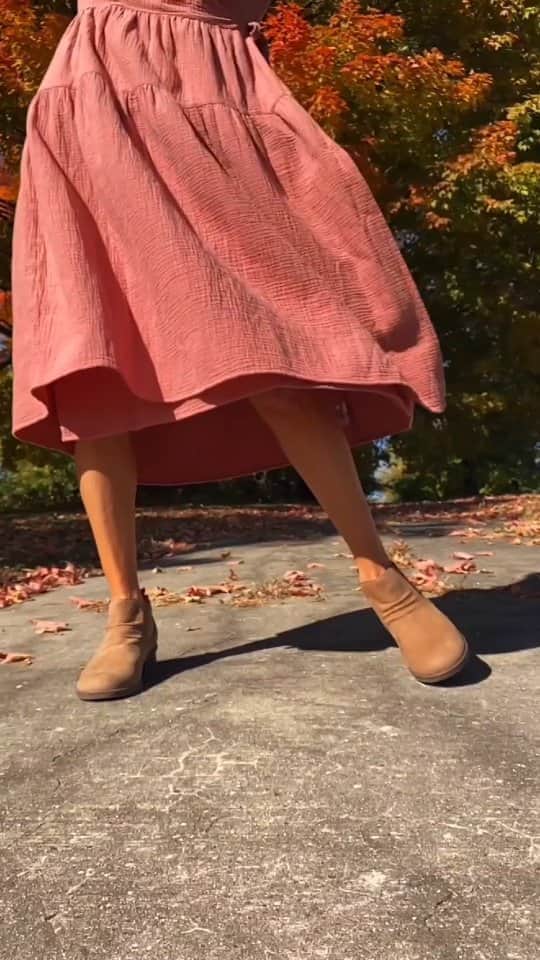 ダンスコのインスタグラム：「Ready to give our summer shoes the boot.」