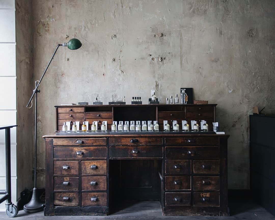 のインスタグラム：「Paris Lab Details. #triangledor」