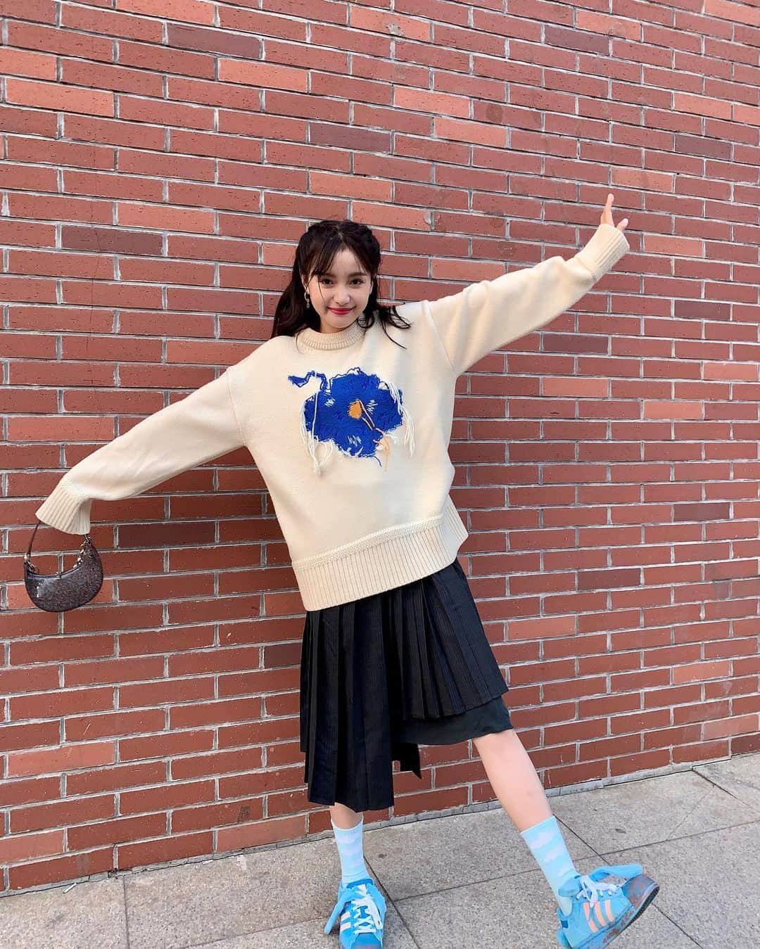 リン・シャオザイのインスタグラム：「🔹」