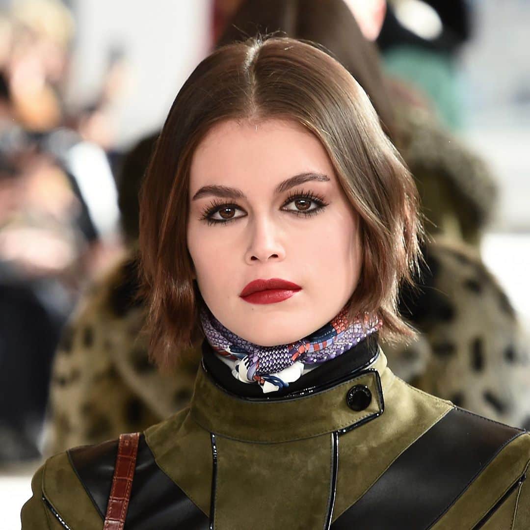 Longchampのインスタグラム：「A silk scarf that also serves as a portal to an African dream. @kaiagerber wear the Collier Massaï silk scarf. #LongchampFW20」