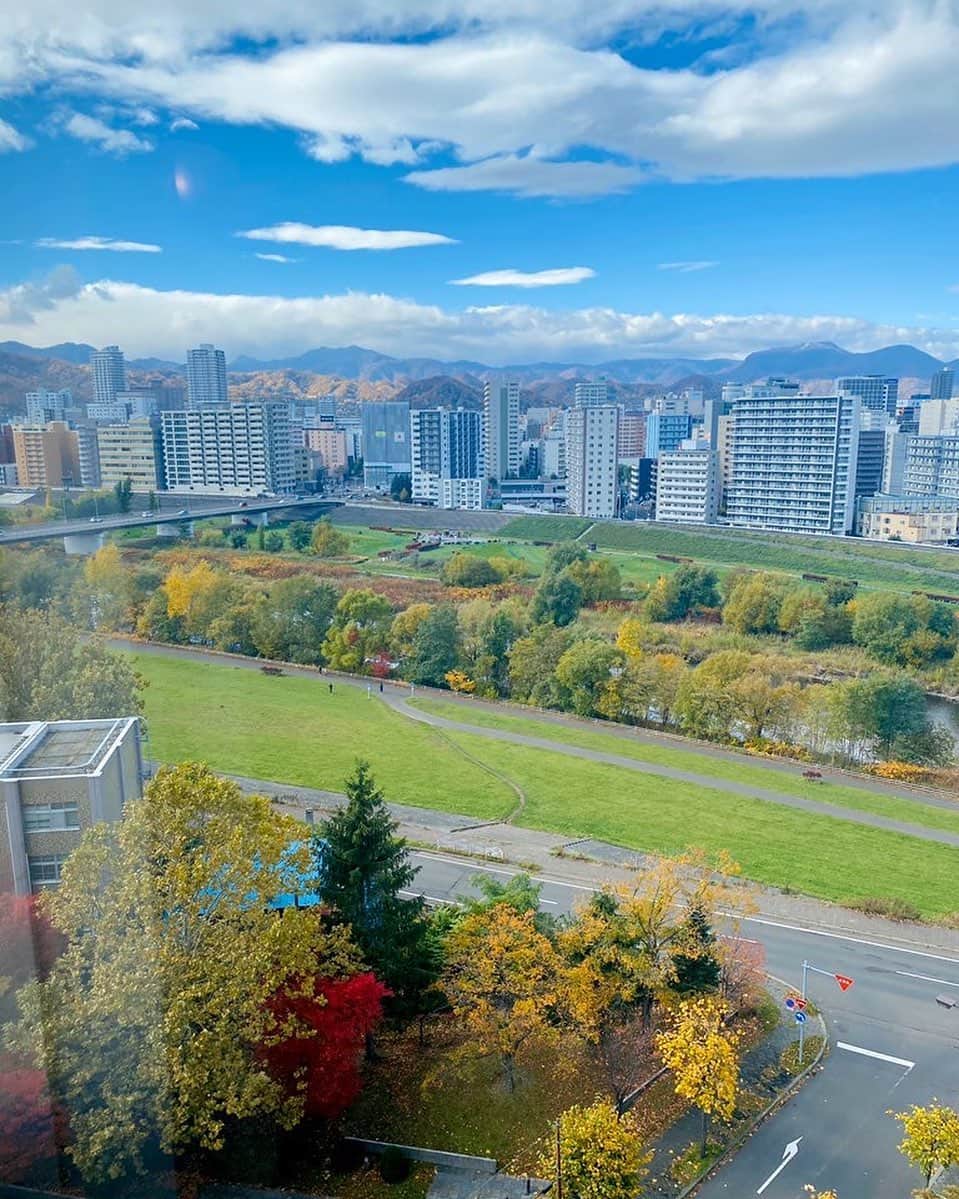 ちーちゃんのインスタグラム：「札幌のんびり旅行、ホテルからおはようの この景色がなんだかすごい好き❄️⛄️🌤」