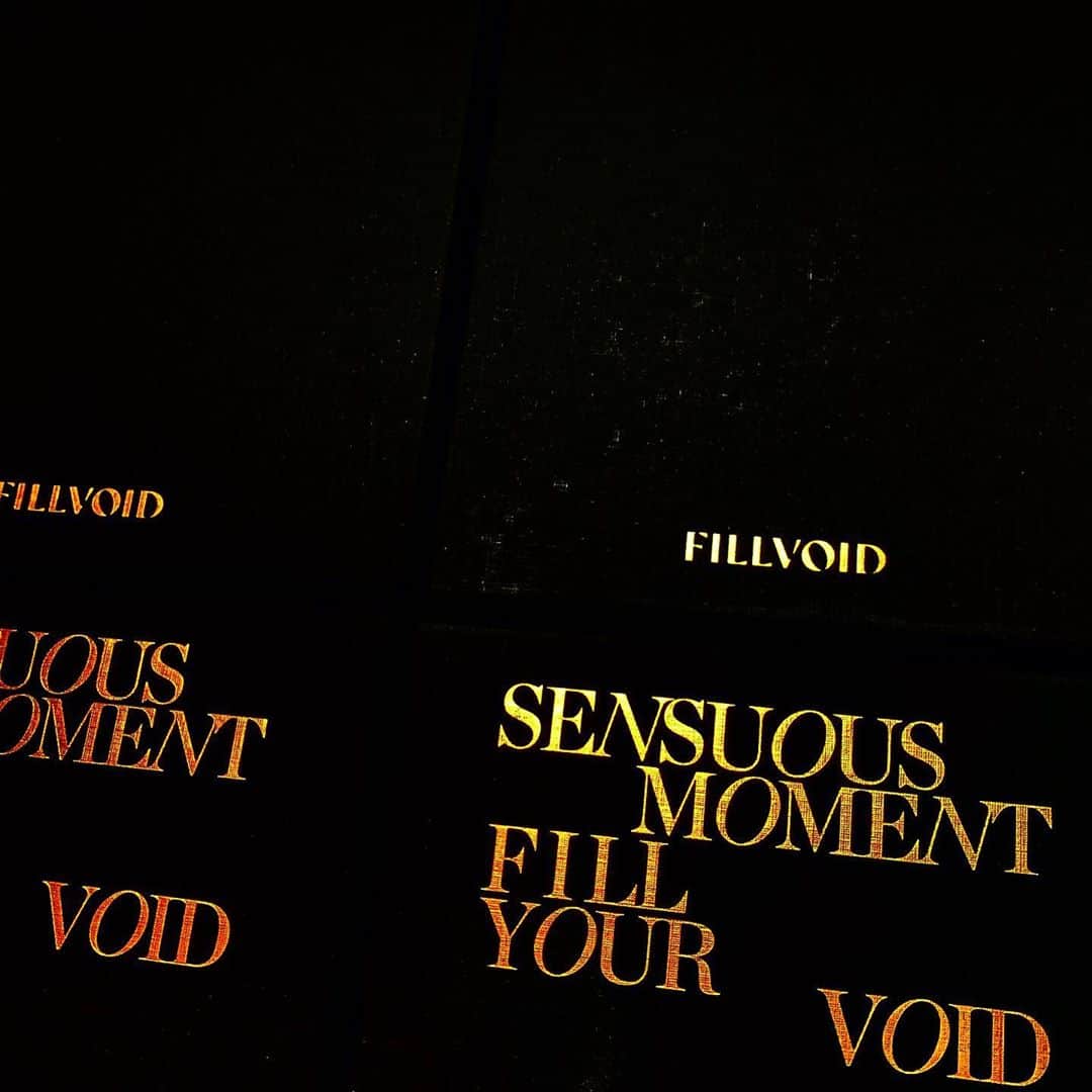 SAY さんのインスタグラム写真 - (SAY Instagram)「SAAY x FEELosophy x FILLVOID 감각주의 라이프스타일 브랜드 @fillvoid.official 와 함께 이번 앨범의 주제 “감각의 철학” 아래, 인간의 오감 중 후각을  담당해 줄 특별한 콜라보를 했어요. 11월 5일, 곧 제가 직접  시향 하며 참여한 이번 앨범만의 향기를 만나볼 수 있어요 💫  Under the theme of "Philosophy of Feelings" in my new EP "FEELosophy," I did a special collabo w @fillvoid.official to handle human senses. Soon  you will be able to experience the products made by FILLVOID only for FEELosophy.🪐🤍」10月26日 22時11分 - saayworld