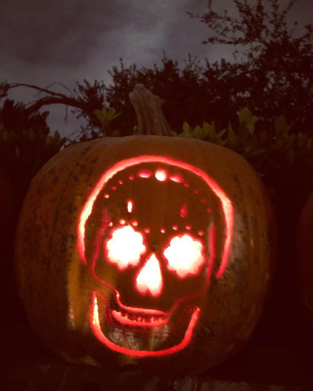 ロッキー・ロメロさんのインスタグラム写真 - (ロッキー・ロメロInstagram)「Carved this bad boy last night.🎃 #Halloween」10月26日 22時17分 - azucarroc