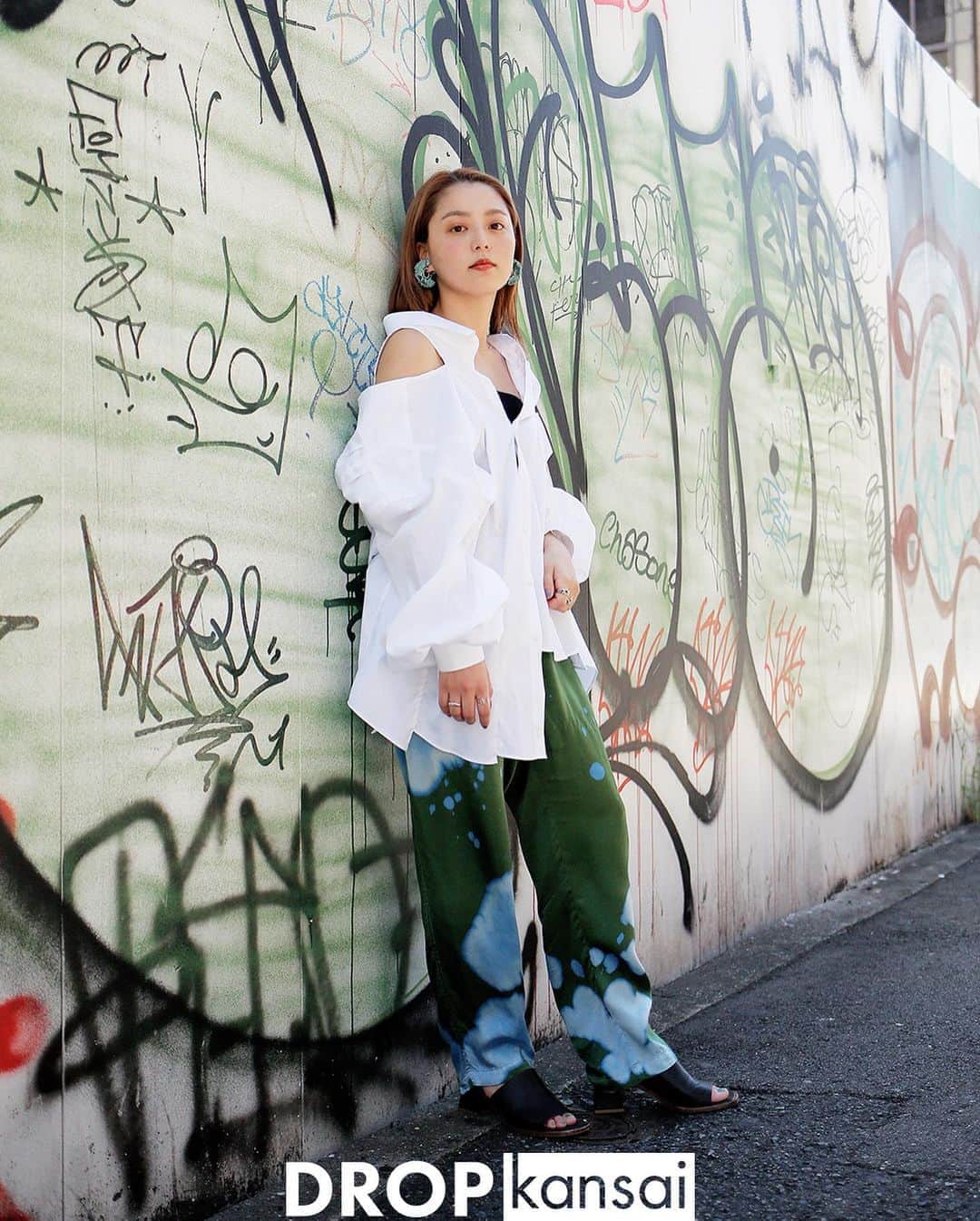 Droptokyoさんのインスタグラム写真 - (DroptokyoInstagram)「KANSAI STREET STYLES @drop_kansai  #streetstyle#droptokyo#kansai#osaka#japan#streetscene#streetfashion#streetwear#streetculture#fashion#関西#大阪#ストリートファッション#fashion#コーディネート#tokyofashion#japanfashion Photography: @fumiyahitomi」10月26日 22時18分 - drop_tokyo
