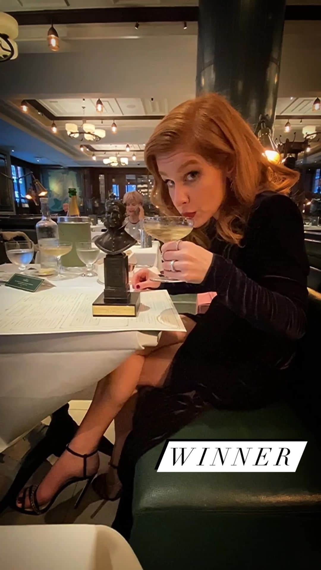 JO BAKERのインスタグラム：「C A S S I D Y • J A N S O N 🇬🇧 Congrats my dearest oldest childhood friend... @cassidyjanson on your @olivierawards win last night !!!! Hard earned well deserved !!  Style @aimeecroysdill @giorgioarmani @jimmychoo  Hair colour @mwselley  Hair @halleybrisker  Makeup and vid by me #jobakermakeupartist #💋 #cassidyjanson」