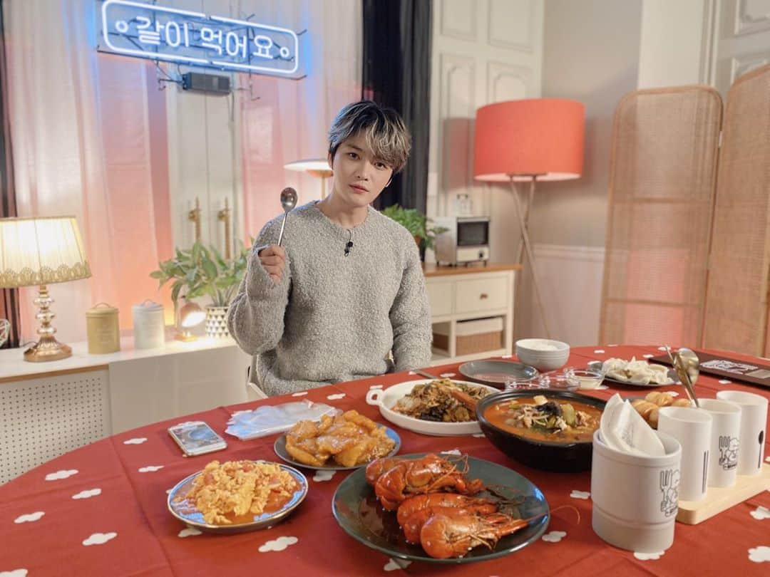 C-JeS エンタテイメントさんのインスタグラム写真 - (C-JeS エンタテイメントInstagram)「오늘의 일일 #먹방요정 #김재중 🧚🏻‍♂️ 직접 찍어 전달해 준 마라 full코스 #인증샷! 🦞   여러분과 행복하게 같이 먹고,  #수다 떨 수 있어 너무 너무 행복했어요!🤤   모두들 잘 자요 안녕~~~🌙   #재중 #JJ #Kimjaejoong #金在中 #ジェジュン #JJun #네이버 #브이라이브 #VLive #씨제스타그램 #cjestgram」10月26日 22時20分 - cjes.tagram