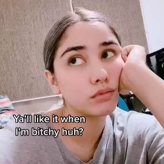 ローレン・ヤングのインスタグラム：「y/n?」