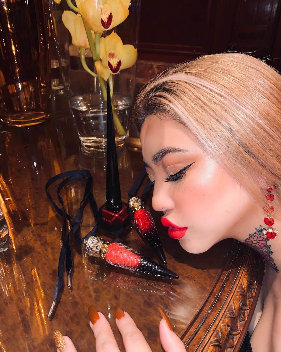 のインスタグラム：「I really like red colour lip💋 . . @louboutinbeauty 💄❤️ . . デイリー、特別な日問わずに使えるから好き❤️💄💋✨❤️ . . #redlips💋 #mattlipstick #louboutinlipstick #pr」
